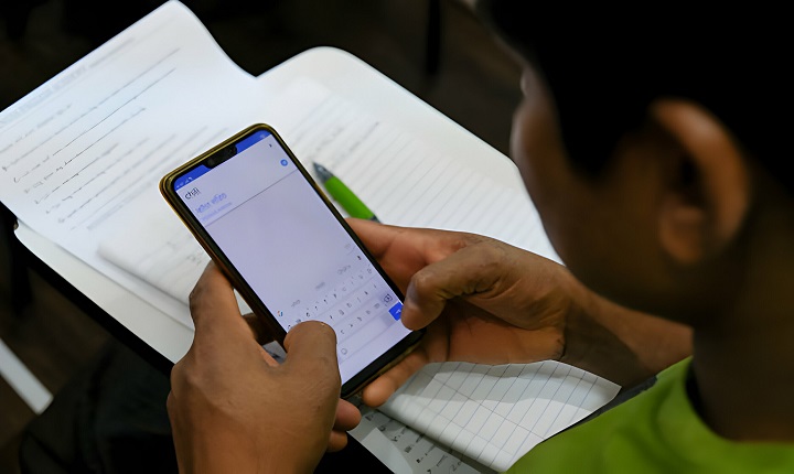 ترجمة الملف باستخدام مستندات جوجل