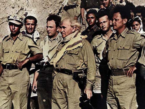 ن غوريون أثناء جولة في النّقب مع القائد الشاب إسحاق رابين. أيّار، 1949.