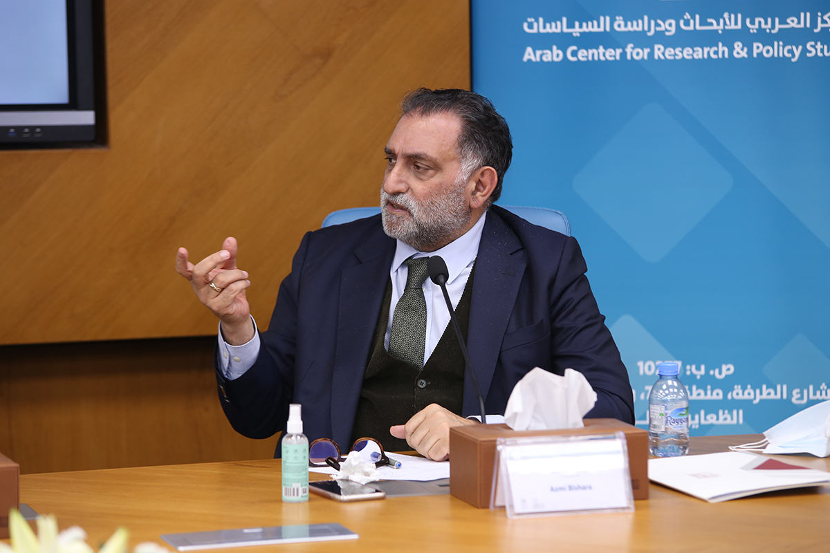 المفكّر العربي عزمي بشارة محاضرًا في الدورة الثالثة من برنامج المدرسة الشتوية