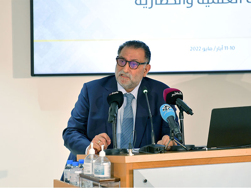 المفكر العربي عزمي بشارة متحدثًا خلال افتتاح أعمال المؤتمر السنوي الثالث لمعجم الدوحة التاريخي للغة العربية